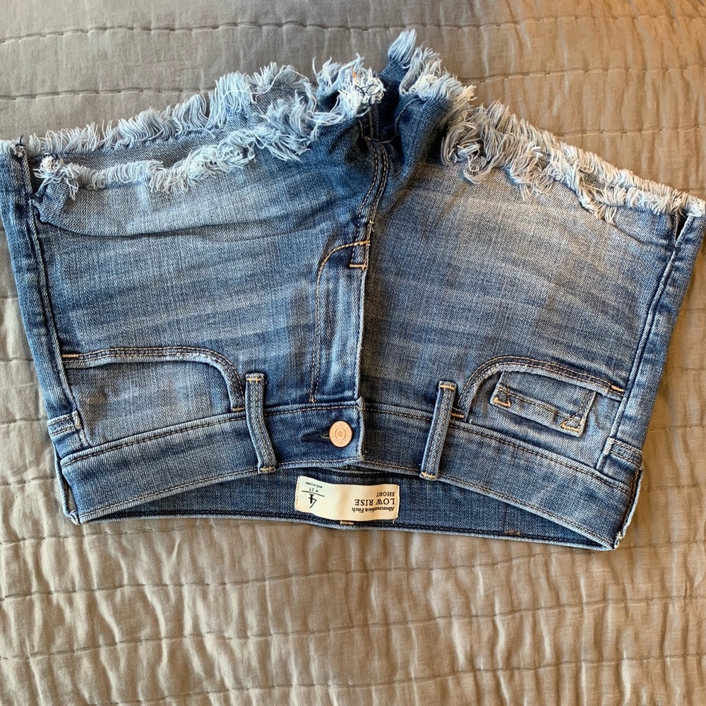 Abercrombie denim shorts size 4